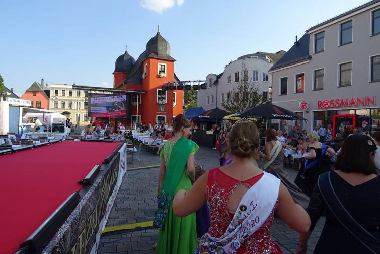 Bei der Schleizer Modenacht auf dem Marktplatz