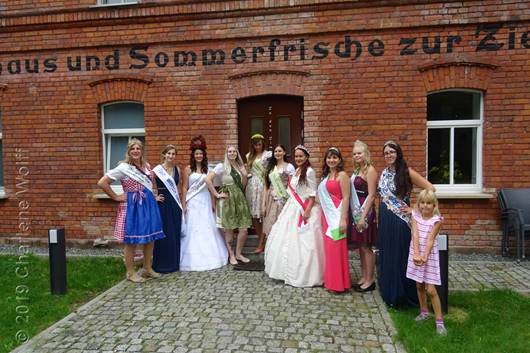 Hoheiten vor dem Gasthaus und Sommerfrische zur Ziegenmühle