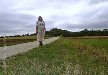 Planierter Wanderweg über die Hochebene auf dem Staffelberg