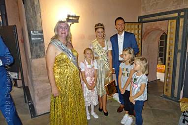 Geschenkübergabe im Stadtschloss