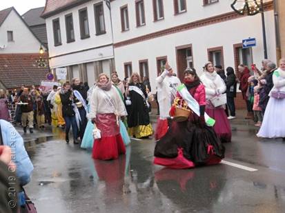 Ehrenhoheiten beim Märchenumzug in Bad Bibra