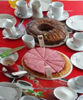 Kaffee, Kuchen und Torte, gebacken von der Königin höchstpersönlich