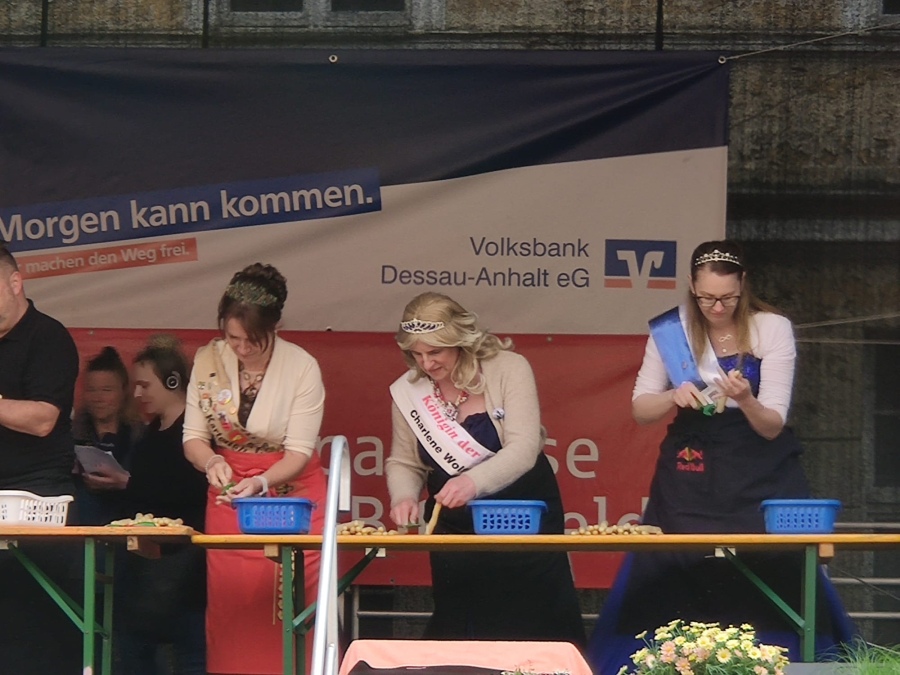 Hoheiten bei der Spargelschäl-Weltmeisterschaft